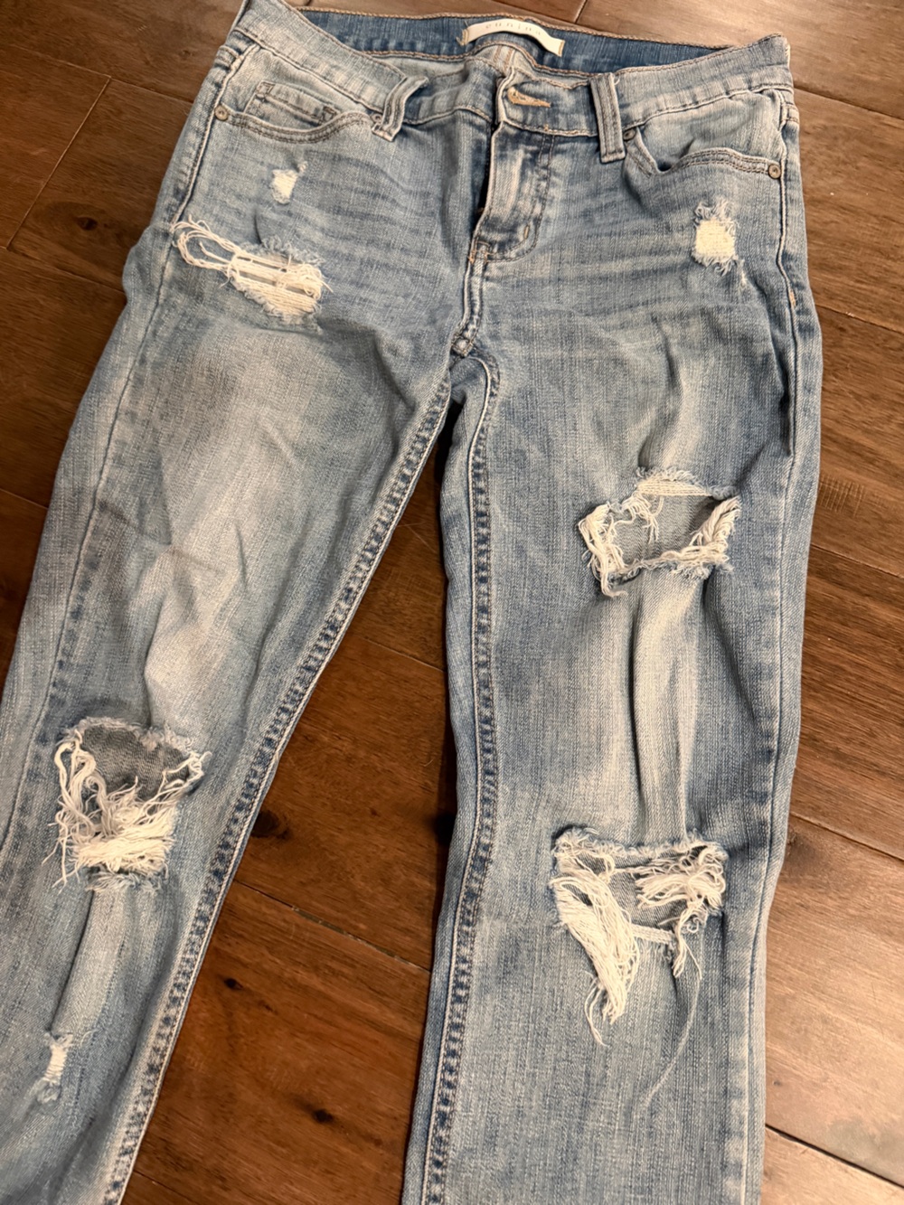 Eunina Light Wash Distressed women’s Jeans - Casual Slim Fit 3